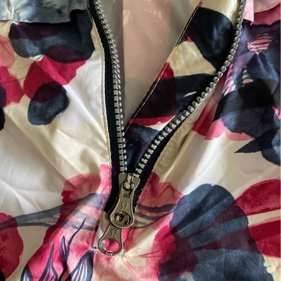 Lululemon misty miss jacket-size 4 windbreaker/rain shell - Picture 3 of 13